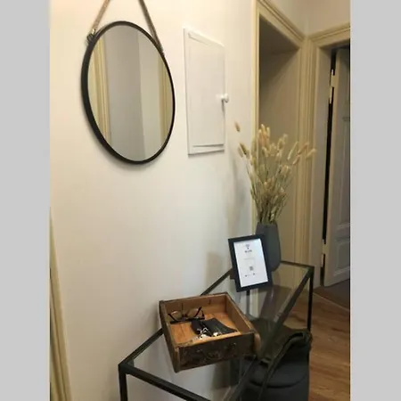Liebevoll Sanierte, Grosszuegige Stadtwohnung, 70 Qm Apartment *