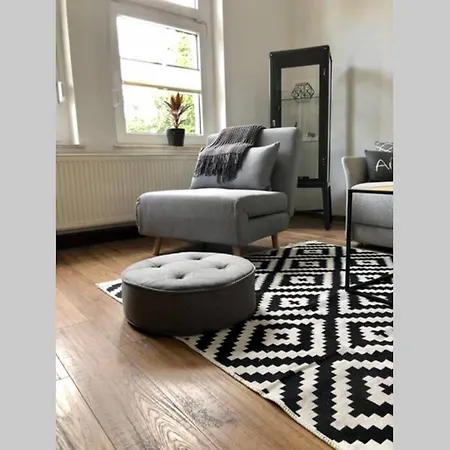 Liebevoll Sanierte, Grosszuegige Stadtwohnung, 70 Qm *