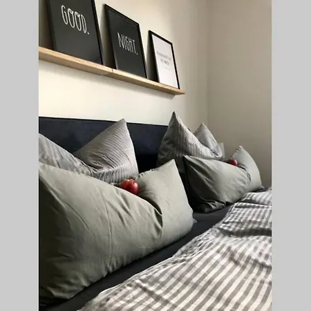 Liebevoll Sanierte, Grosszuegige Stadtwohnung, 70 Qm Apartment *