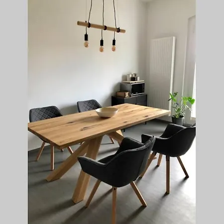 Liebevoll Sanierte, Grosszuegige Stadtwohnung, 70 Qm