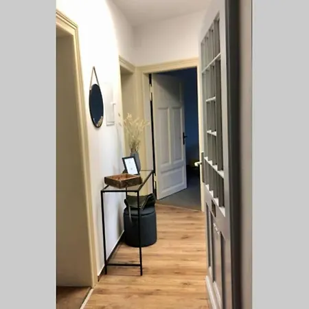 Liebevoll Sanierte, Grosszuegige Stadtwohnung, 70 Qm