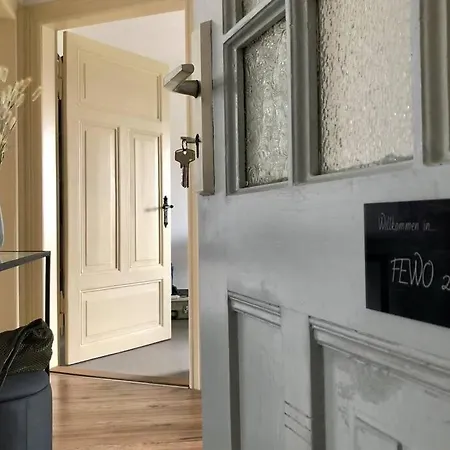 Apartment Liebevoll Sanierte, Grosszuegige Stadtwohnung, 70 Qm *