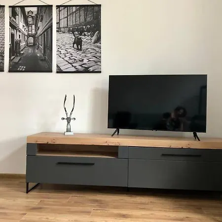 Liebevoll Sanierte, Grosszuegige Stadtwohnung, 70 Qm