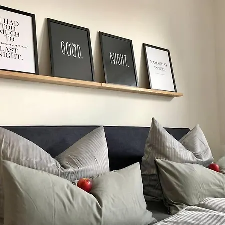 Liebevoll Sanierte, Grosszuegige Stadtwohnung, 70 Qm