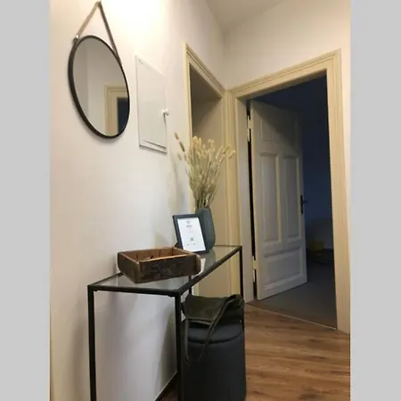 Apartment Liebevoll Sanierte, Grosszuegige Stadtwohnung, 70 Qm *