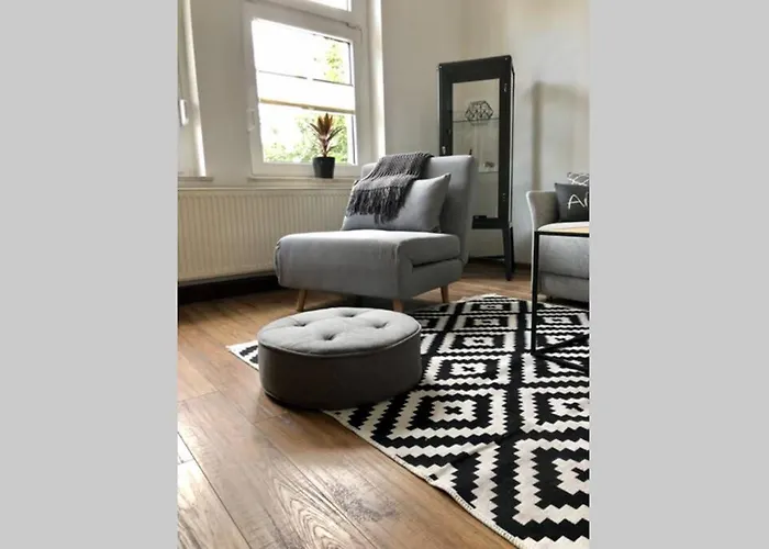 Liebevoll Sanierte, Grosszuegige Stadtwohnung, 70 Qm *