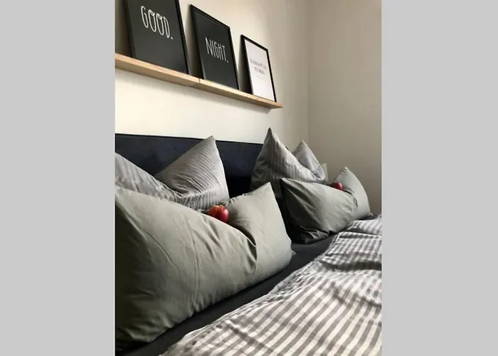 Liebevoll Sanierte, Grosszuegige Stadtwohnung, 70 Qm Apartmán *