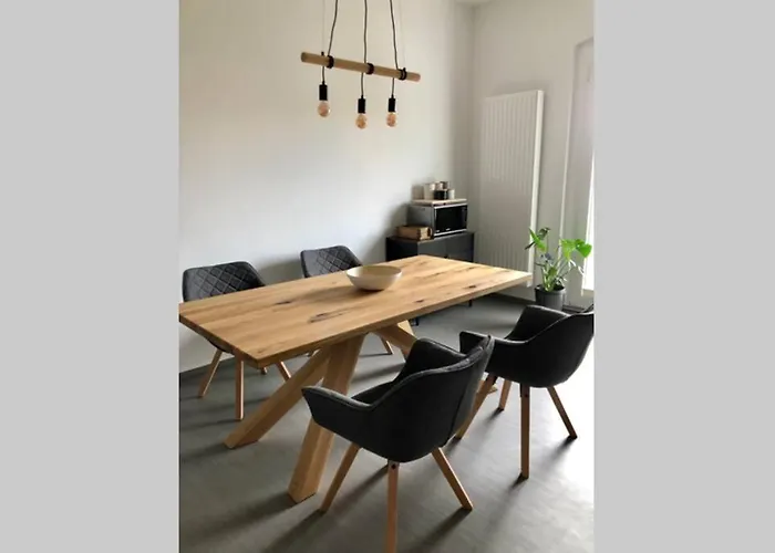 Liebevoll Sanierte, Grosszuegige Stadtwohnung, 70 Qm