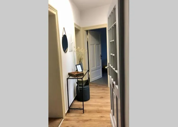 Liebevoll Sanierte, Grosszuegige Stadtwohnung, 70 Qm