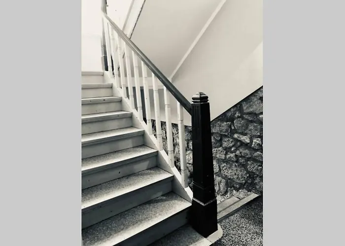 Liebevoll Sanierte, Grosszuegige Stadtwohnung, 70 Qm *